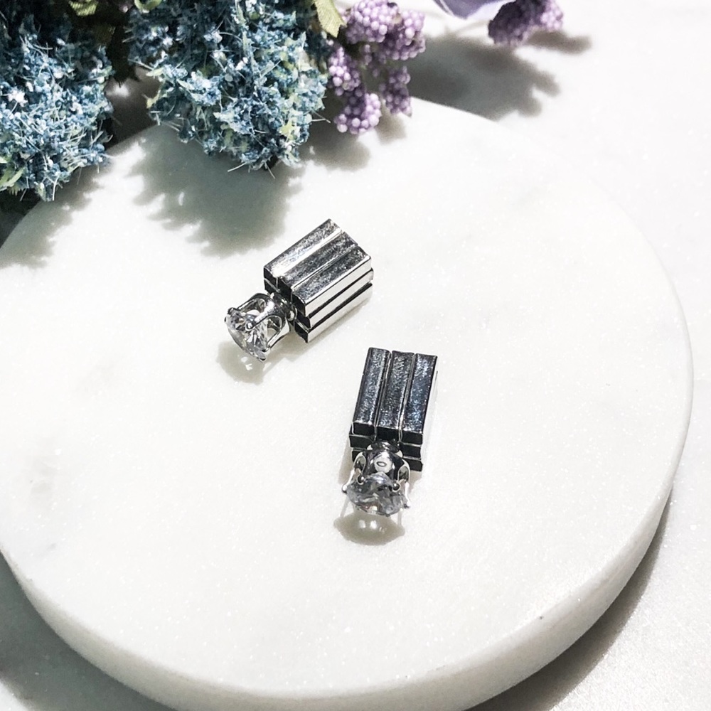 JUST IN✨ Geometric Crystal Stud Earrings